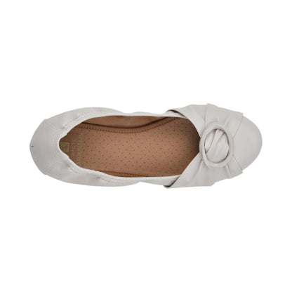 Flats White Mountain Santi Eggshell para mujer - superior